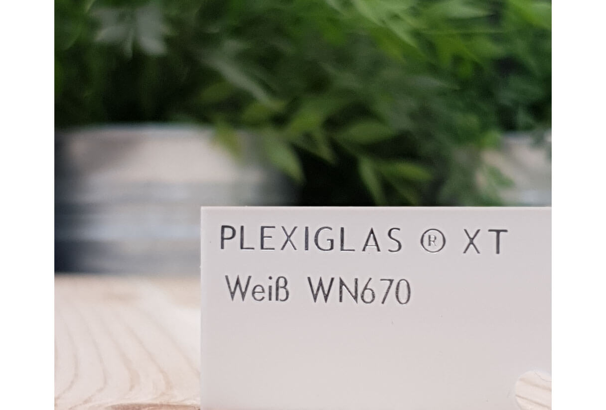 Kostenfreier Wunschzuschnitt 2 mm PLEXIGLAS® XT weiss WN670 29,99€/m² 