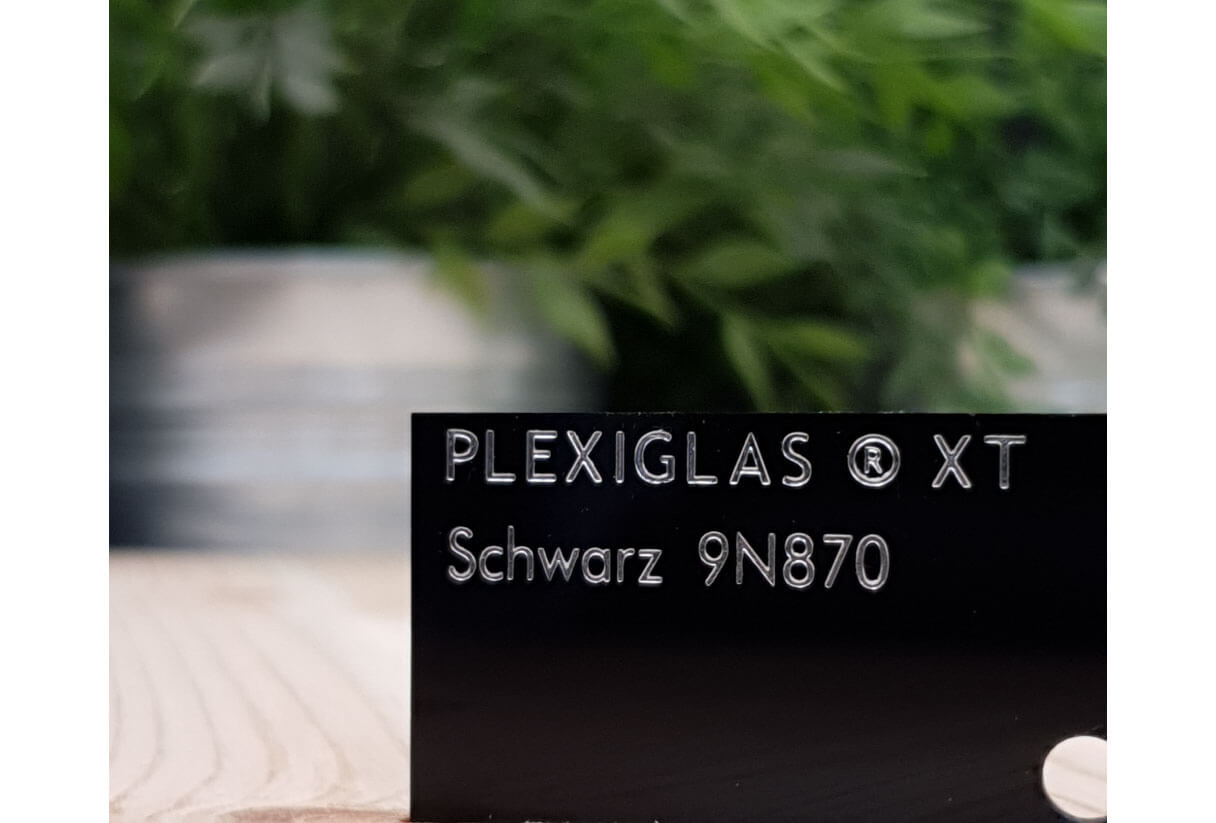 PLEXIGLAS® Platte XT schwarz (9N871 / 9N870) im Zuschnitt – SHOP